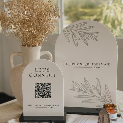 The iPhone Bridesmaid – Claire Brett